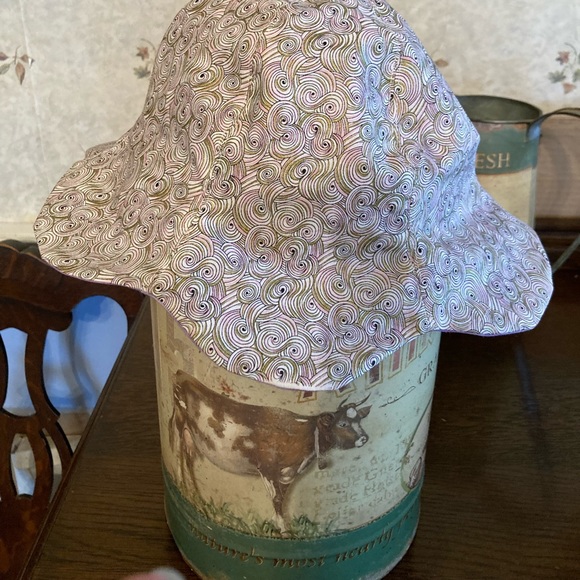 Adult and children’s tulip and bucket hats. - Picture 1 of 7